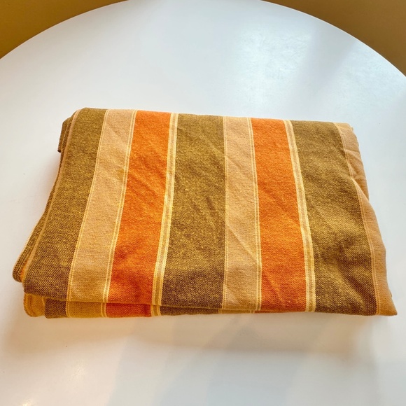 Vintage 70s Sears bedspread, bold orange, green stripes, Queen size bed - Picture 8 of 8